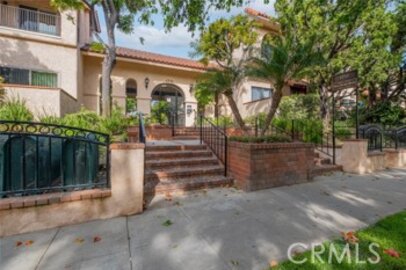 Gorgeous Villa De Los Reyes Townhouse Located at 1711 Grismer Avenue #79 was Just Sold