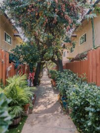 14527 Plummer #202 Photo