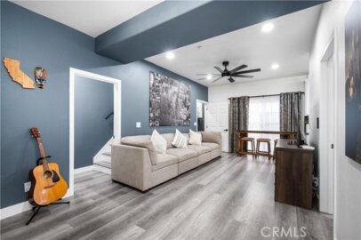 9882 Broadway Photo