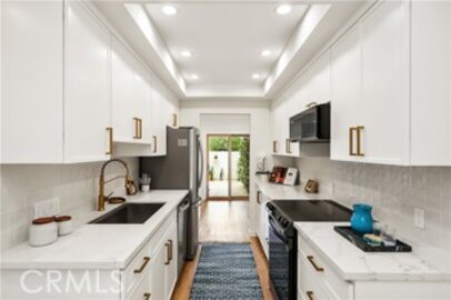 Phenomenal Bixby Green Condominium Located at 12528 Green Willow Drive was Just Sold