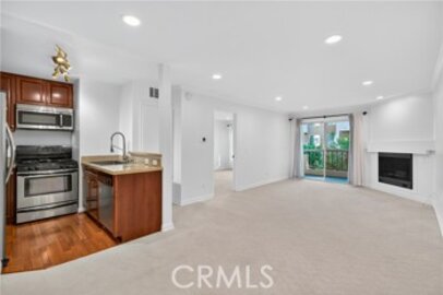 Elegant Newly Listed The Met Condominium Located at 5540 Owensmouth #209