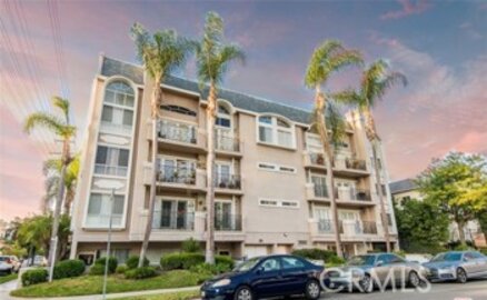 Charming Newly Listed Villa Cezanne Condominium Located at 11855 Goshen Avenue #101