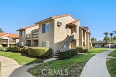 Gorgeous Newly Listed Windwood Condominium Located at 1549 Border Avenue #G