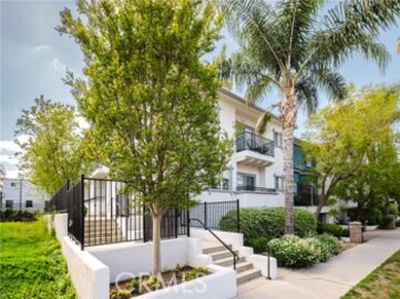 Splendid Margate Gardens Townhouse Located at 14544 Margate Street #3 was Just Sold