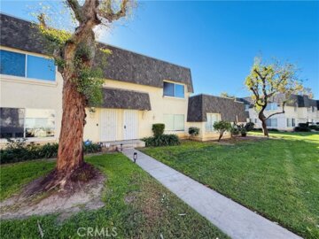 6511 Wystone Avenue #4 Photo