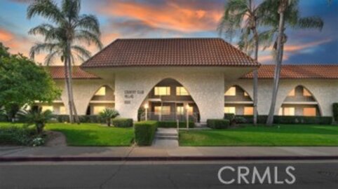 Beautiful Newly Listed Country Club Villas Condominium Located at 1000 Central Avenue #25