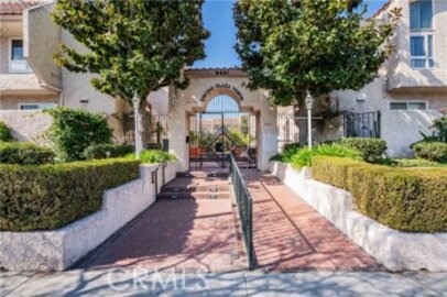 Extraordinary Newly Listed Encino Plaza North Townhouse Located at 5401 Zelzah Avenue #124