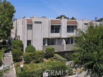 Delightful Studio Village Townhouse Located at 11818 Moorpark Street #X was Just Sold