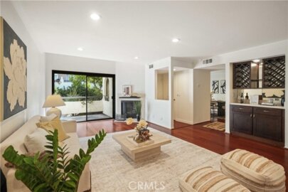 21620 Burbank #22 Photo