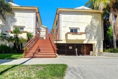 Beautiful Newly Listed Galaxy Victory Townhomes Condominium Located at 15053 Victory Boulevard #8