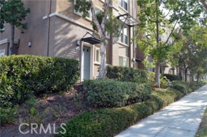 Beautiful Newly Listed Studio Walk Condominium Located at 2248 Clark Drive