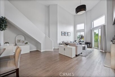 13920 Moorpark Street #301 Photo