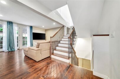 24420 Victory Blvd #5 Photo