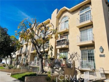 Marvelous Villas at Moorpark Condominium Located at 11445 Moorpark Street #18 was Just Sold