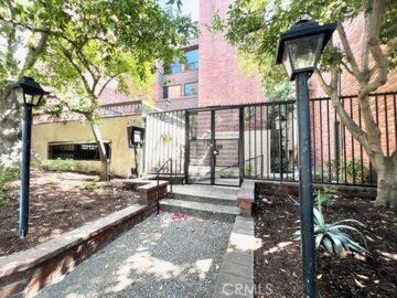 700 S Lake Avenue #111 Photo