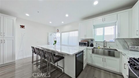 18347 Saticoy Street #6 Photo