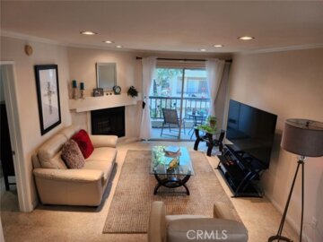 21450 Burbank Boulevard #211 Photo