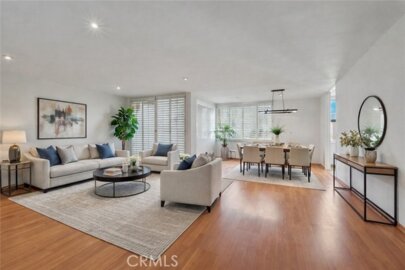 5301 Balboa Photo