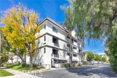 Spectacular Newly Listed Regents Court Condominium Located at 17735 Kinzie Street #112