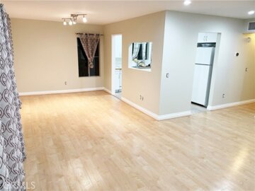 18350 Hatteras #123 Photo