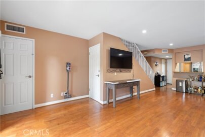 15215 Magnolia Boulevard #102 Photo