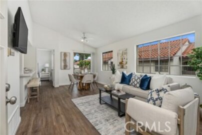 Fabulous Newly Listed Las Palmas Condominium Located at #E 290 La Crescenta