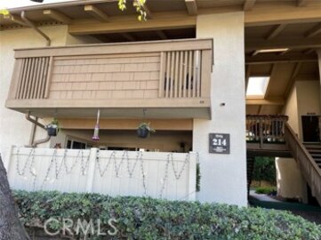 Delightful Newly Listed Huntington Landmark Condominium Located at 8877 Lauderdale Court #214E