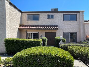 Gorgeous Newly Listed Park Lane Townhouse Located at 294 Chambers Street #21