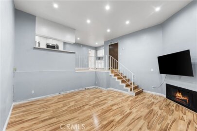 5500 Lindley #106 Photo