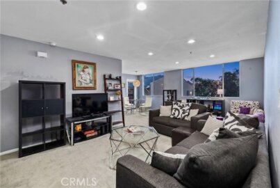 4501 Cedros Photo