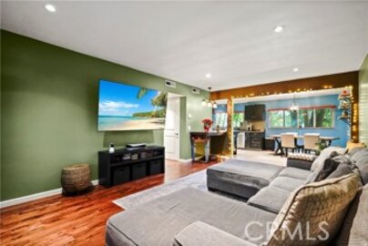 Delightful Newly Listed 15457 Moorpark St Condominium Located at 15457 Moorpark Street #1