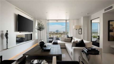 8085 Scholarship Photo