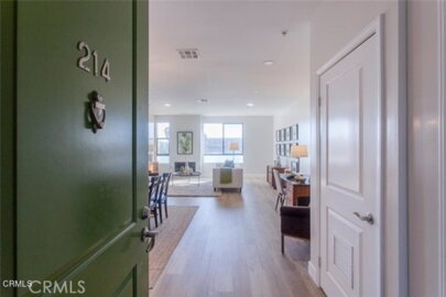 6938 Laurel Canyon Boulevard #214 Photo