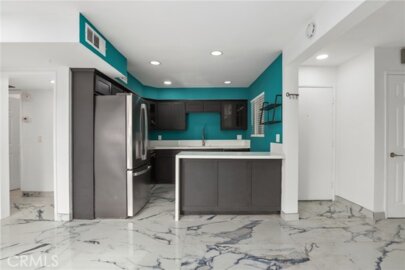 5652 Yolanda Avenue #7 Photo