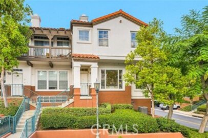 Fabulous Tustin Del Verde Townhouse Located at 12695 Nicklaus Lane was Just Sold