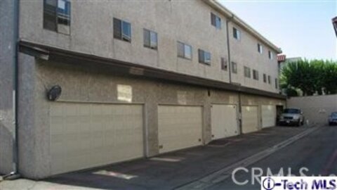 Amazing Villa De Los Reyes Townhouse Located at 1711 Grismer #18 was Just Sold
