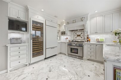 757 S S Orange Grove Boulevard #1 Photo