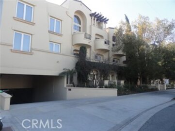 Amazing Newly Listed Villa Trevi Condominium Located at 15206 Burbank Boulevard #107