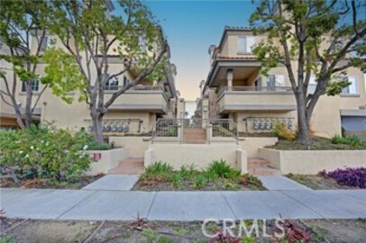 Phenomenal Newly Listed Bixby Knolls Estates Townhouse Located at 3526 Linden Avenue #6