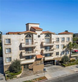 6800 Corbin Avenue #308 Photo