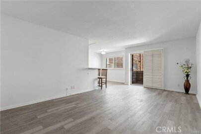 5349 Newcastle Avenue #18 Photo
