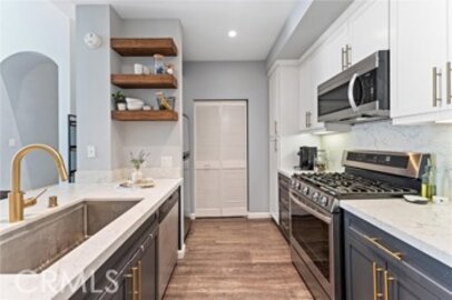 Splendid Avenue One Condominium Located at 2432 Scholarship was Just Sold