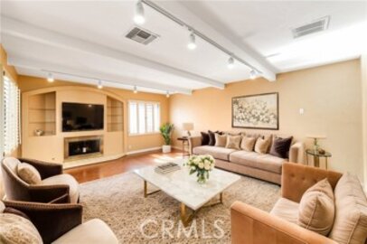 Lovely Encino Plaza South Townhouse Located at 5255 Zelzah Avenue #112 was Just Sold
