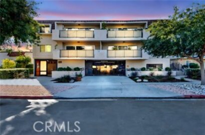 Magnificent Newly Listed Mohawk East Condominium Located at 2468 Mohawk #105