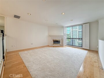 18100 Burbank Boulevard #24 Photo