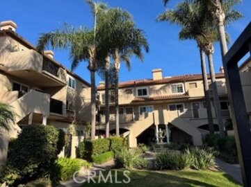 Stunning Newly Listed Villas Del Mar Condominium Located at 626 Lake