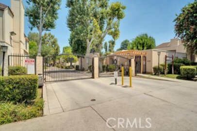 Lovely Tarzana Oaks Townhouse Located at 5644 Etiwanda Avenue #5 was Just Sold