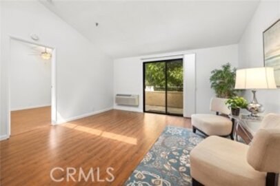 Spectacular Newly Listed Lakeview Condominium Located at 4788 Lakeview Avenue #59