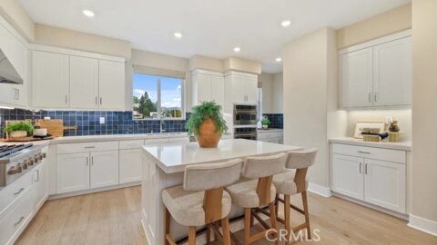 1835 Lychee Street Photo