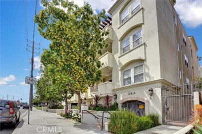 13935 Burbank Boulevard #105 Photo